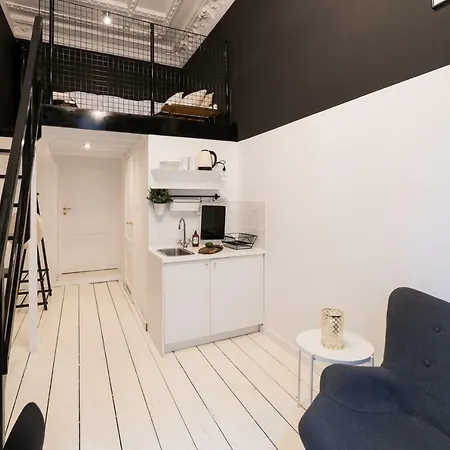 Momo Studio 25 *