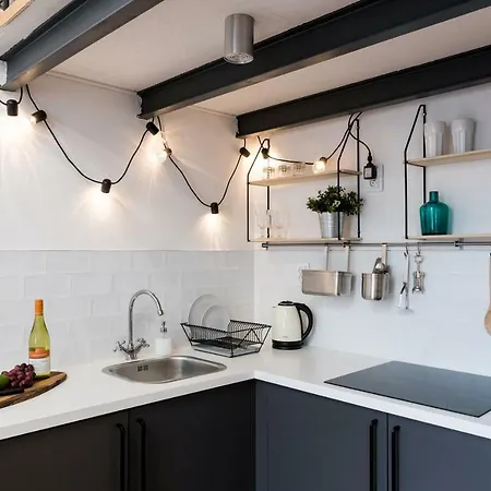 Momo Studio 25 Apartman *